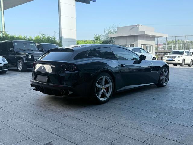 Ferrari GTC4Lusso 2017 thumb 5