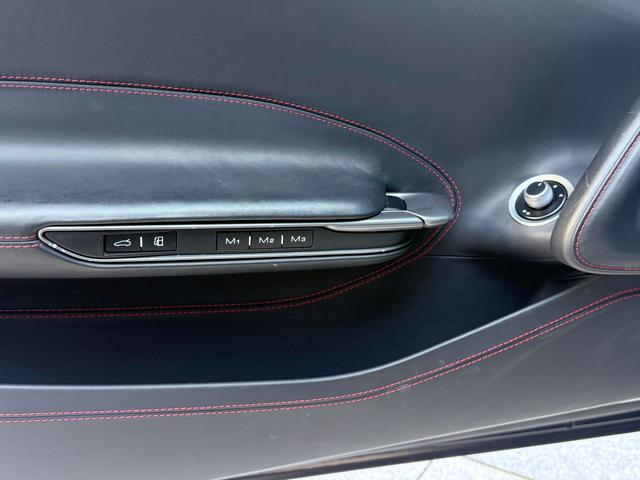 Ferrari GTC4Lusso 2017 thumb 9