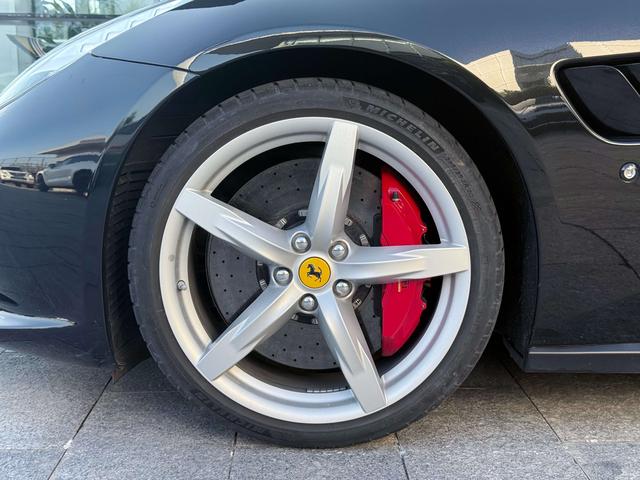 Ferrari GTC4Lusso 2017 thumb 10