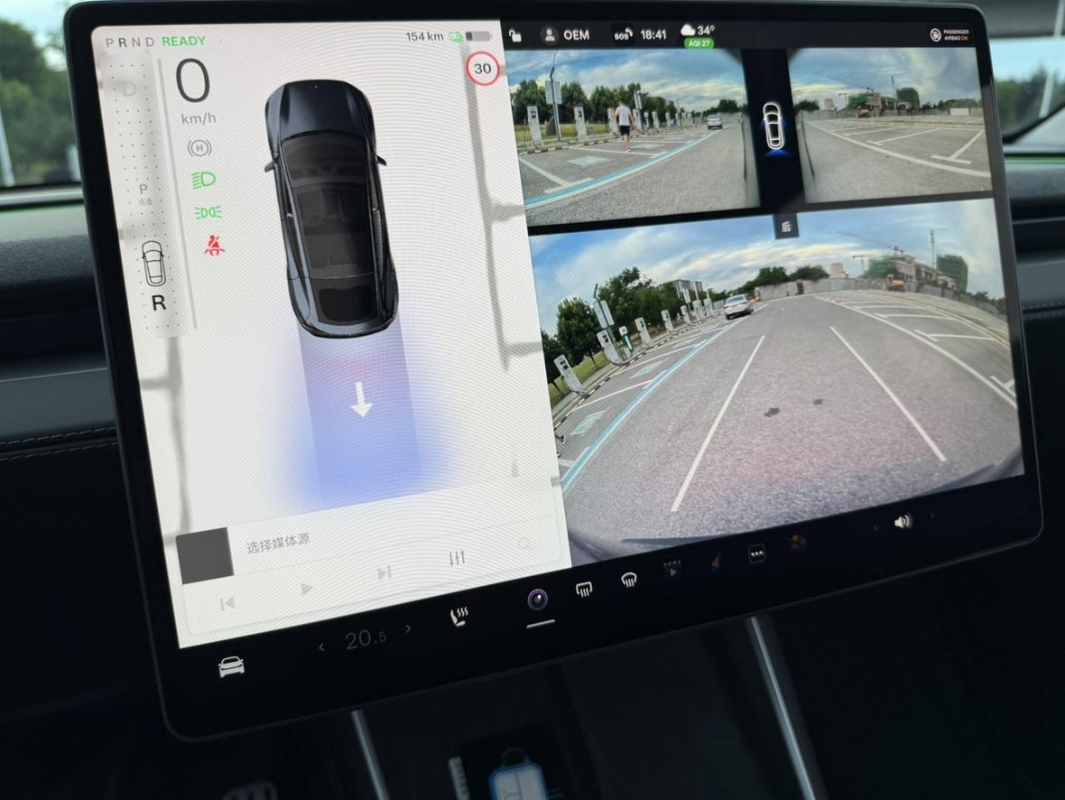 Tesla Model Y 2025 thumb 7