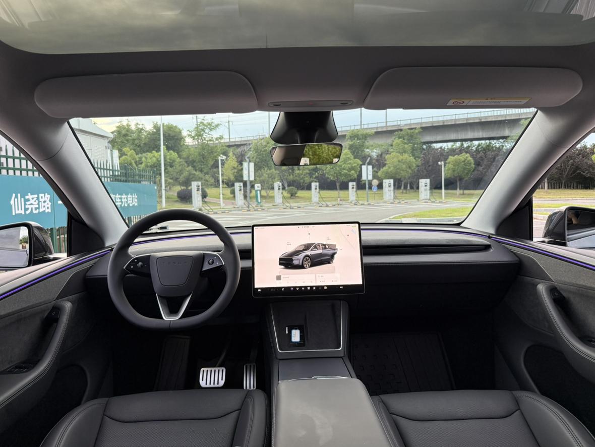 Tesla Model Y 2025 thumb 9