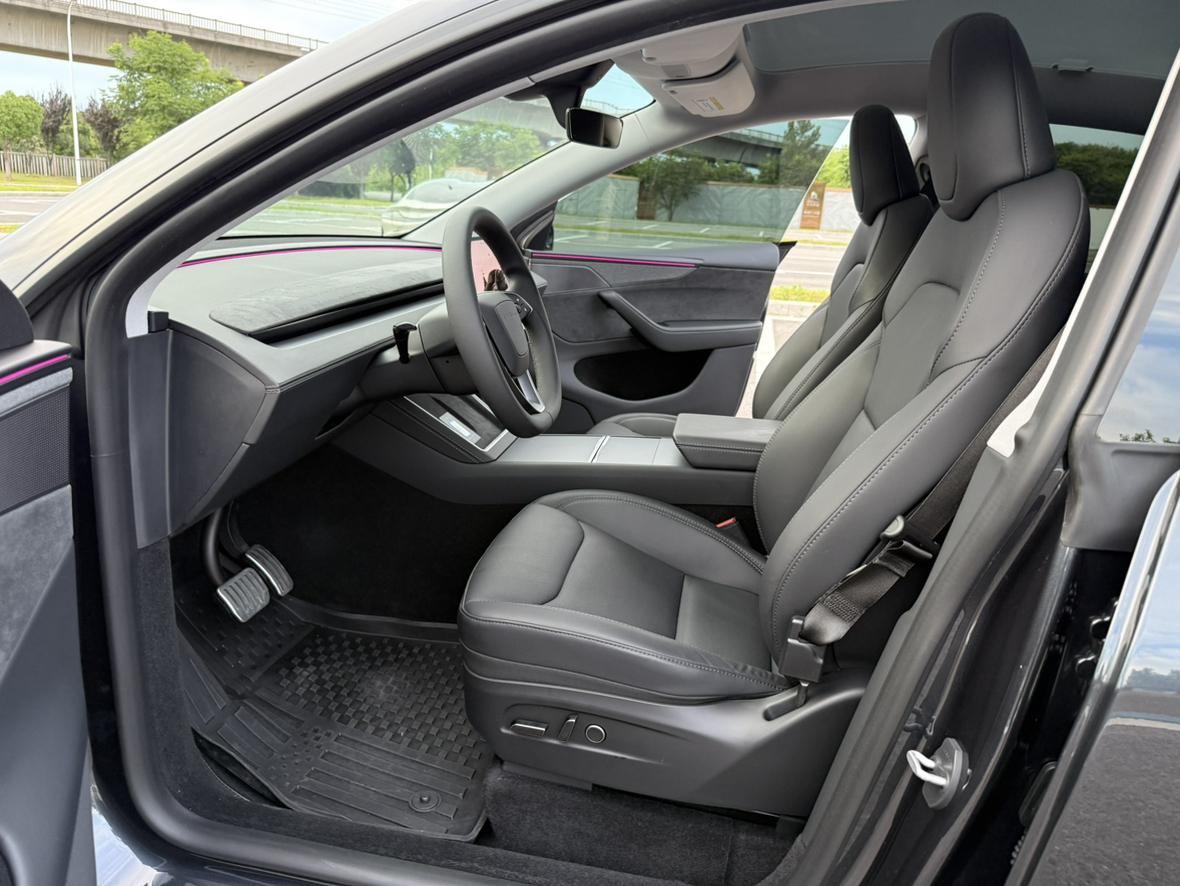 Tesla Model Y 2025 thumb 11