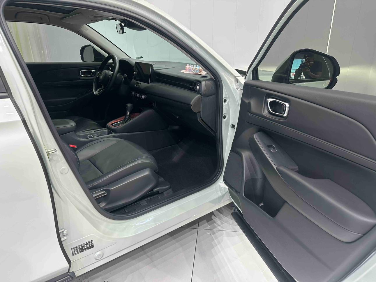Honda Vezel 2023 thumb 9