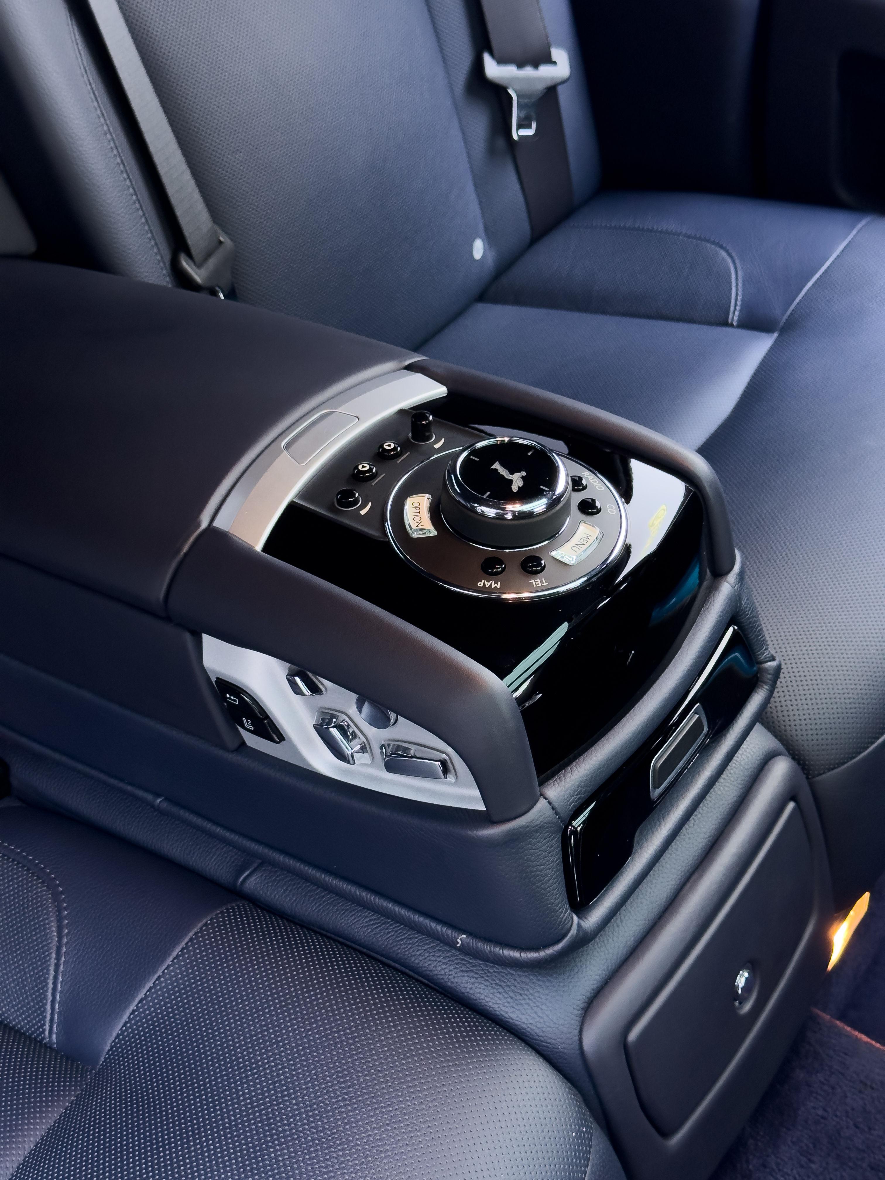 Rolls-Royce Ghost 2012 thumb 6