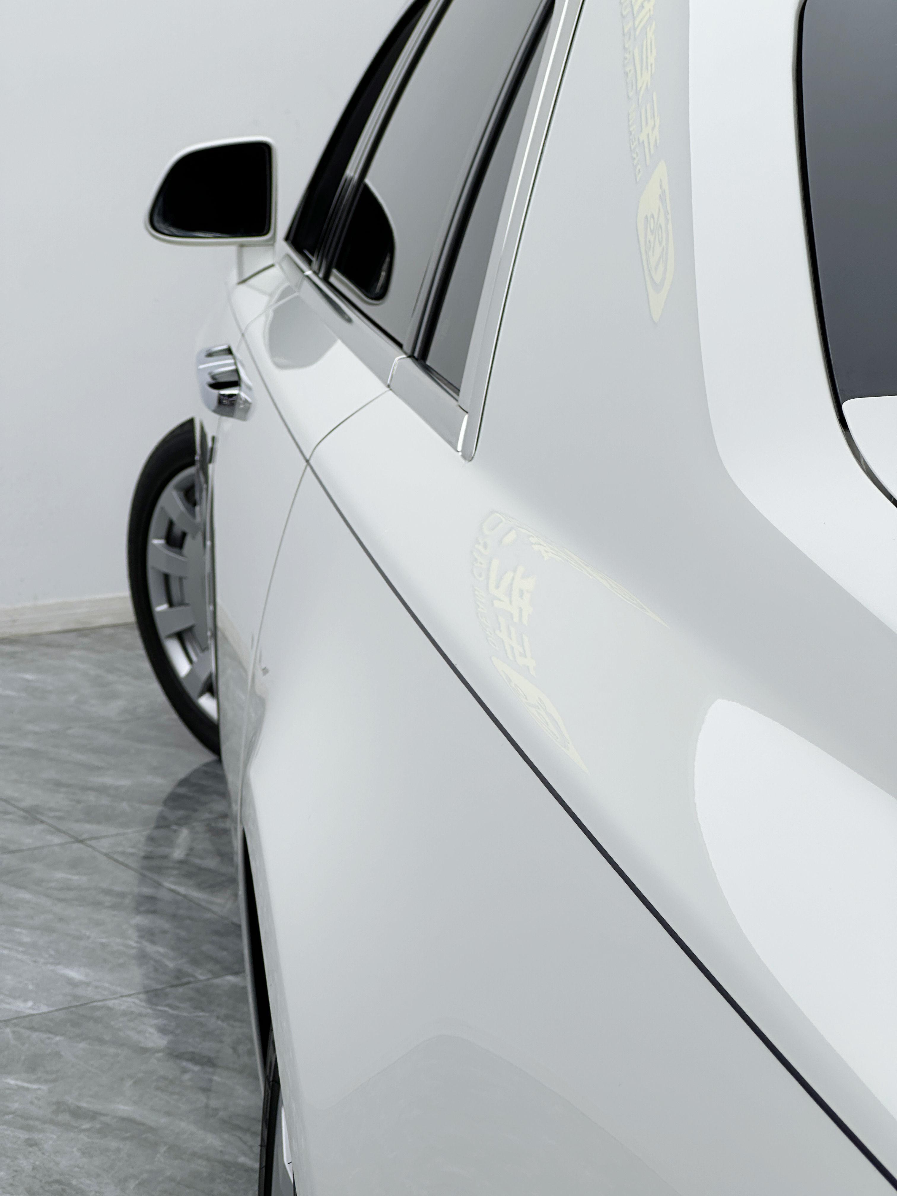 Rolls-Royce Ghost 2012 thumb 11