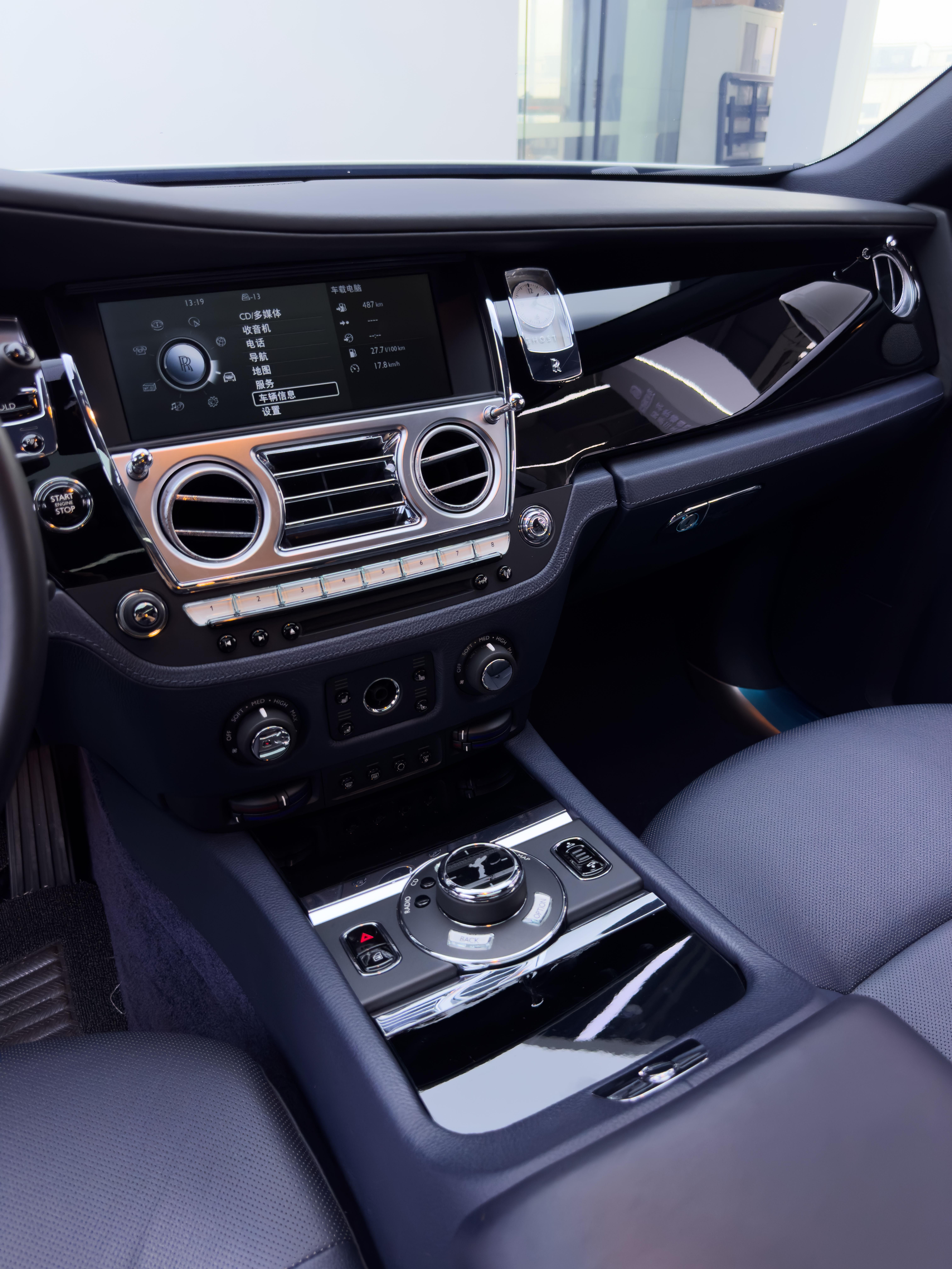 Rolls-Royce Ghost 2012 thumb 12
