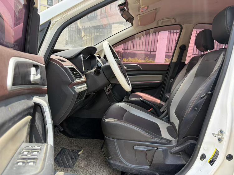 BAIC Huansu H3 2015 thumb 6