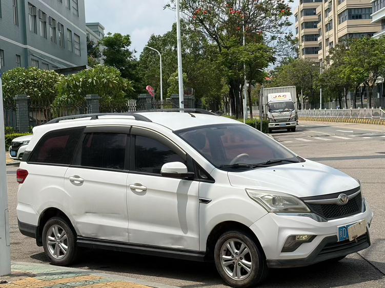 BAIC Huansu H3 2015 thumb 10