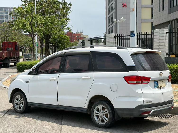 BAIC Huansu H3 2015 thumb 11