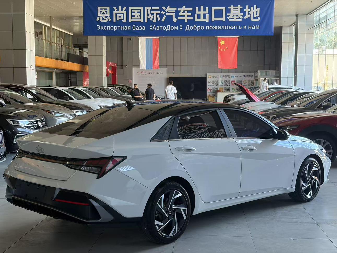 Hyundai Elantra 2023 thumb 2