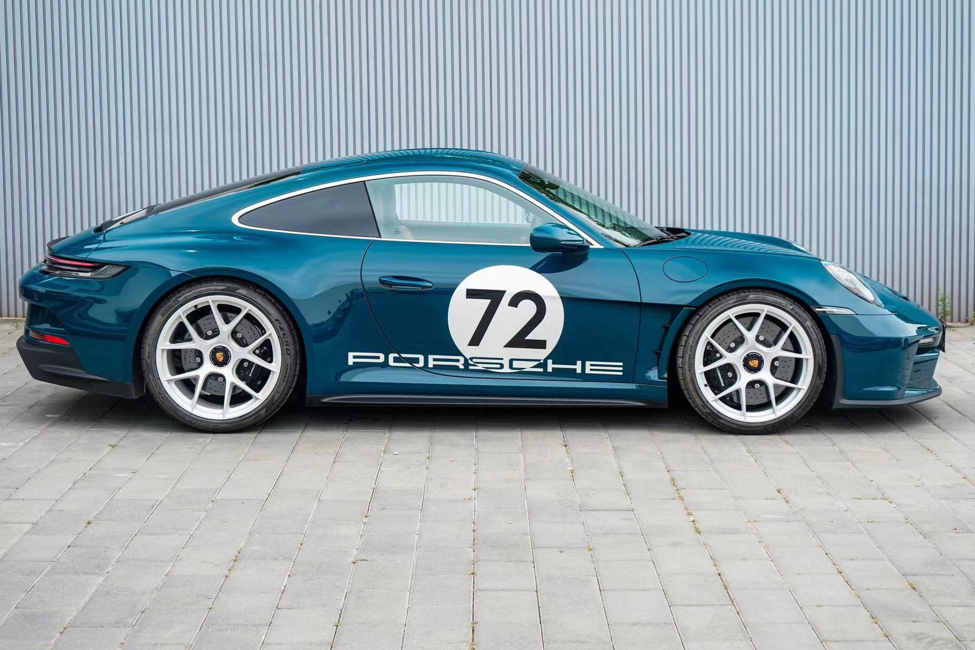 Porsche 911 2024 thumb 3