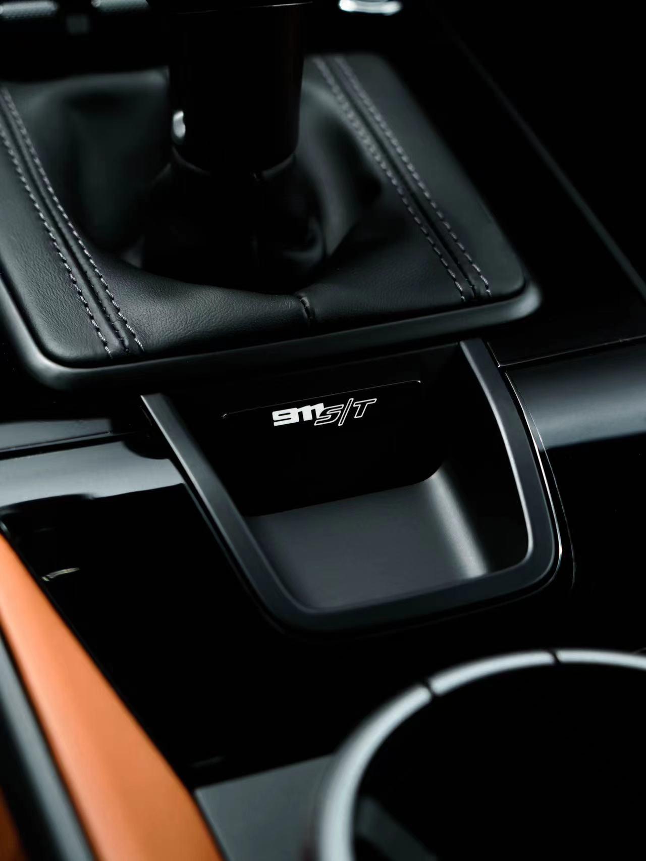 Porsche 911 2024 thumb 4