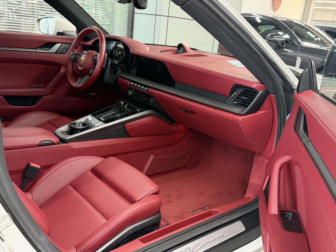 Porsche 911 2022 thumb 4