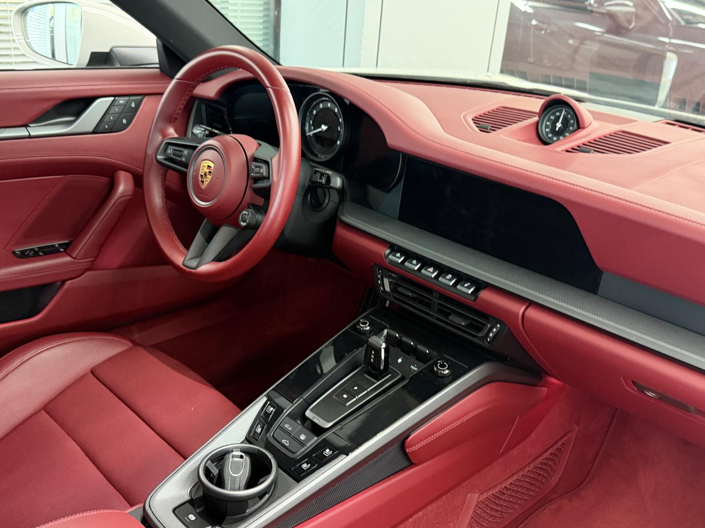 Porsche 911 2022 thumb 6