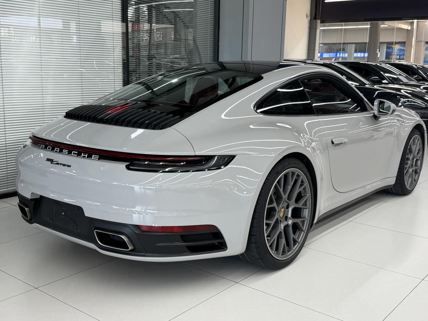 Porsche 911 2022 thumb 11