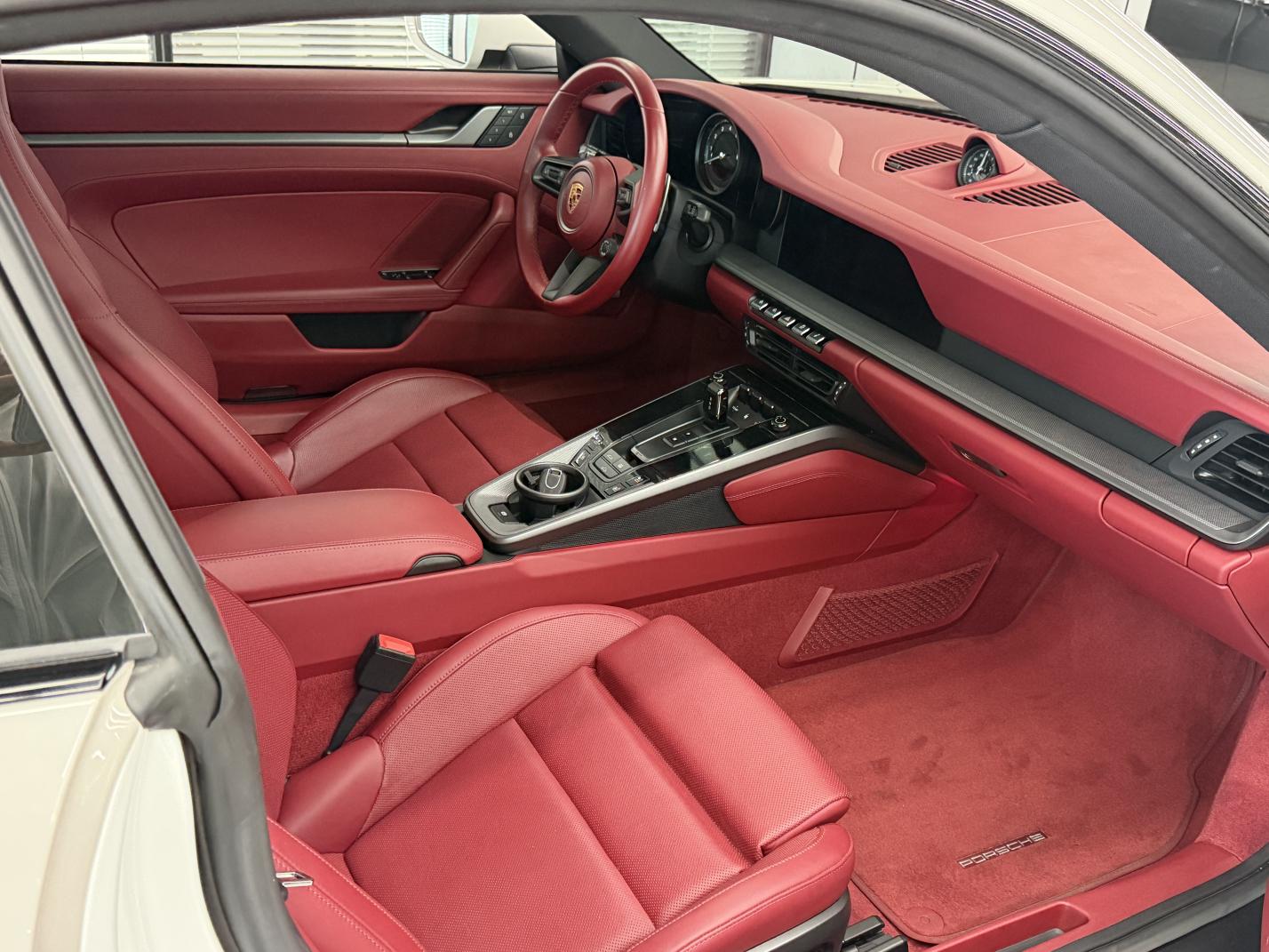 Porsche 911 2022 thumb 12