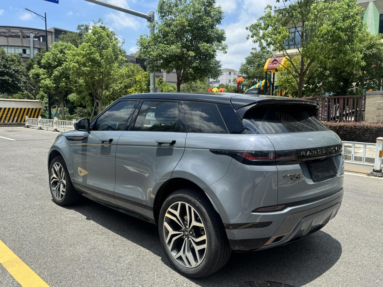 Land Rover Evoque 2020 thumb 2