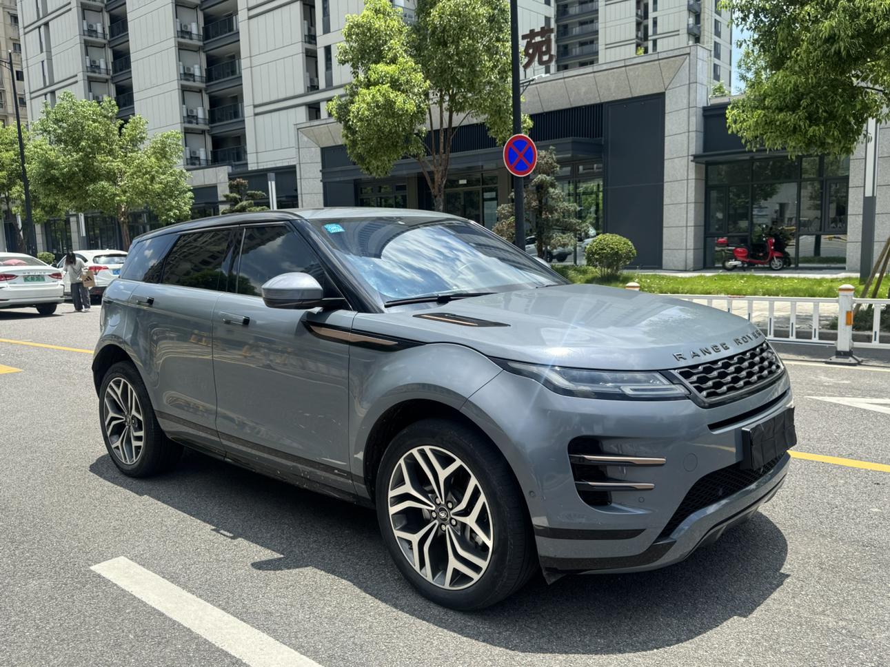 Land Rover Evoque 2020 thumb 11