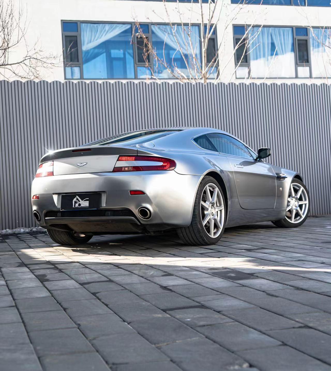 Aston Martin Vantage 4.0T V8 2007 thumb 2