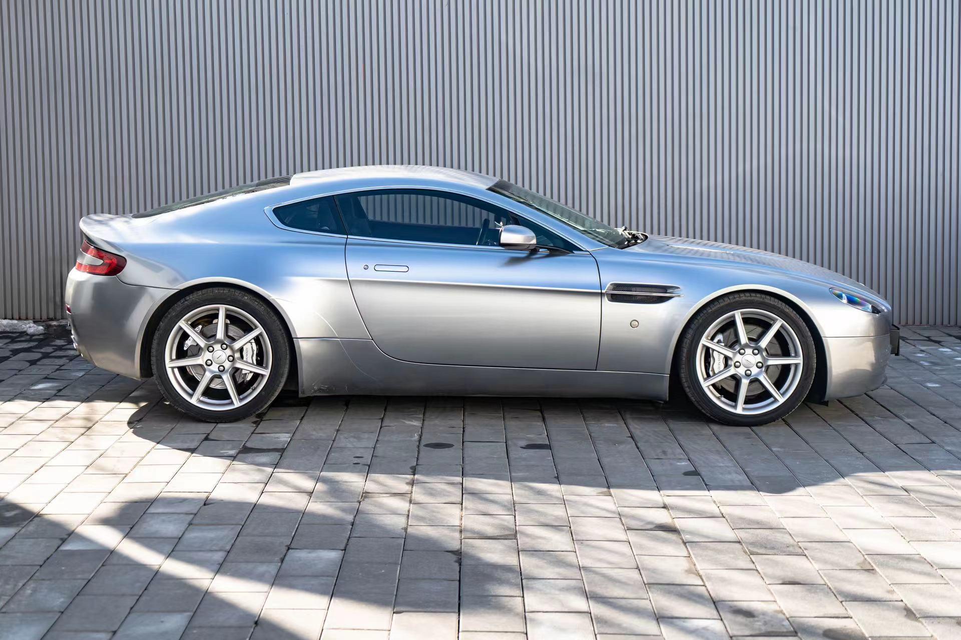 Aston Martin Vantage 4.0T V8 2007 thumb 3