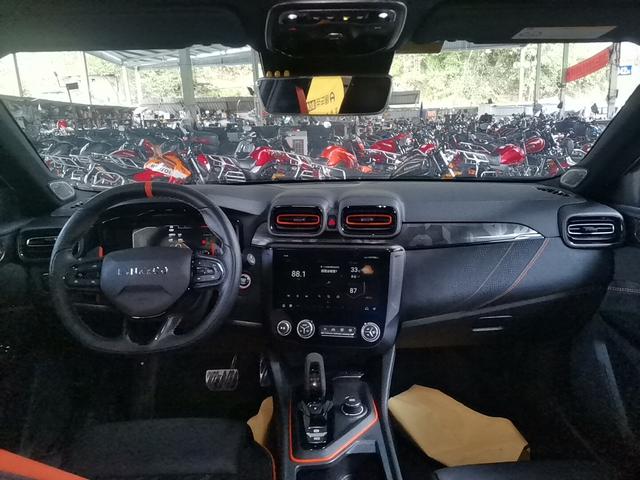Lynk & Co 02 Hatchback 2021 thumb 12
