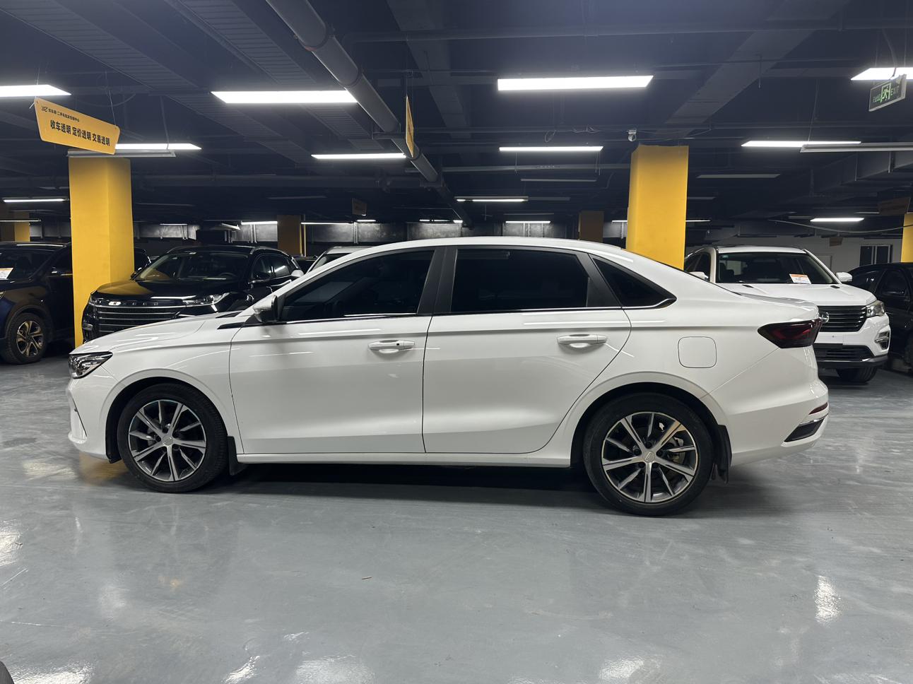 Geely Emgrand 2022 thumb 2
