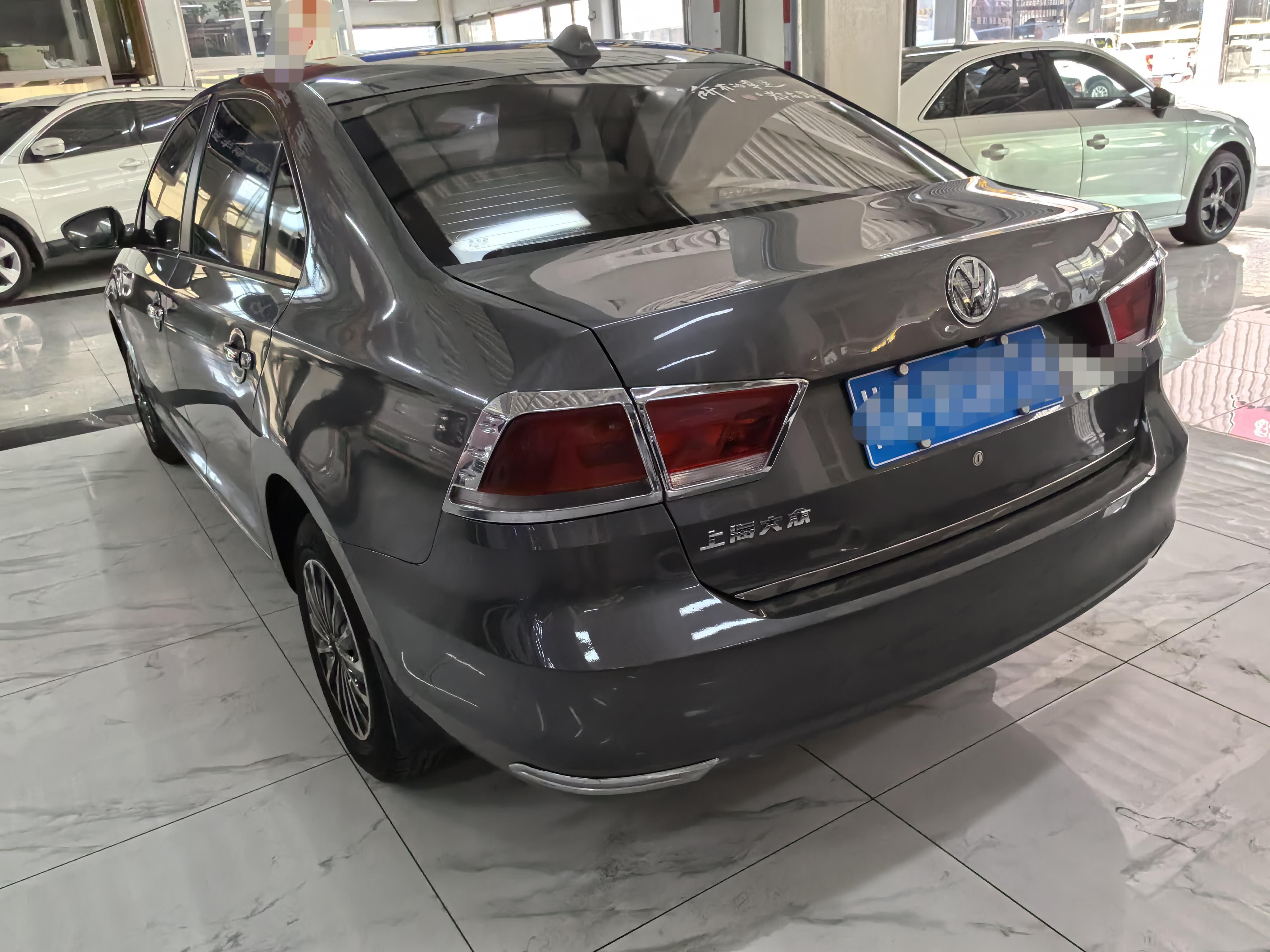 Volkswagen Santana 2013 thumb 2