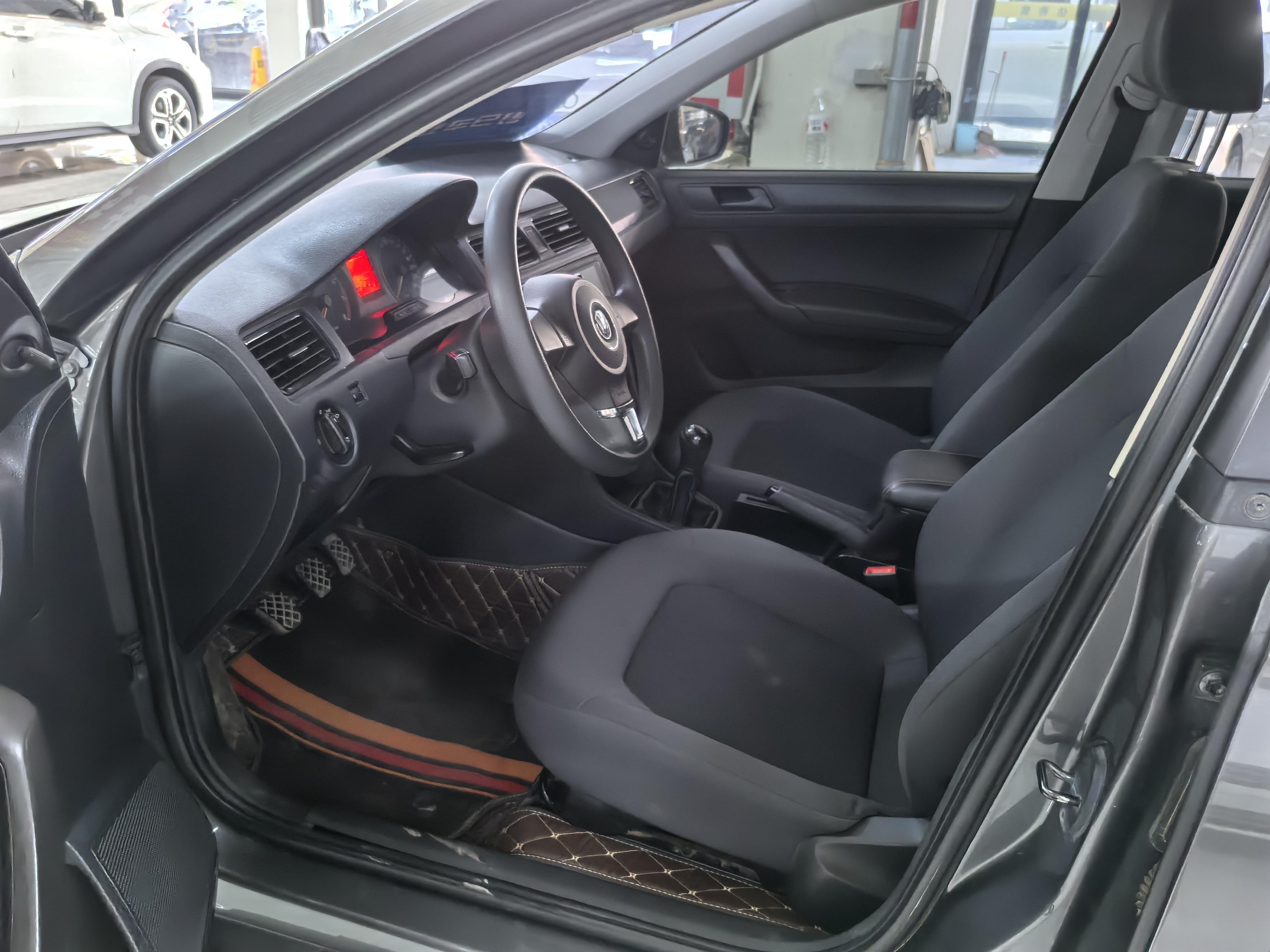 Volkswagen Santana 2013 thumb 7