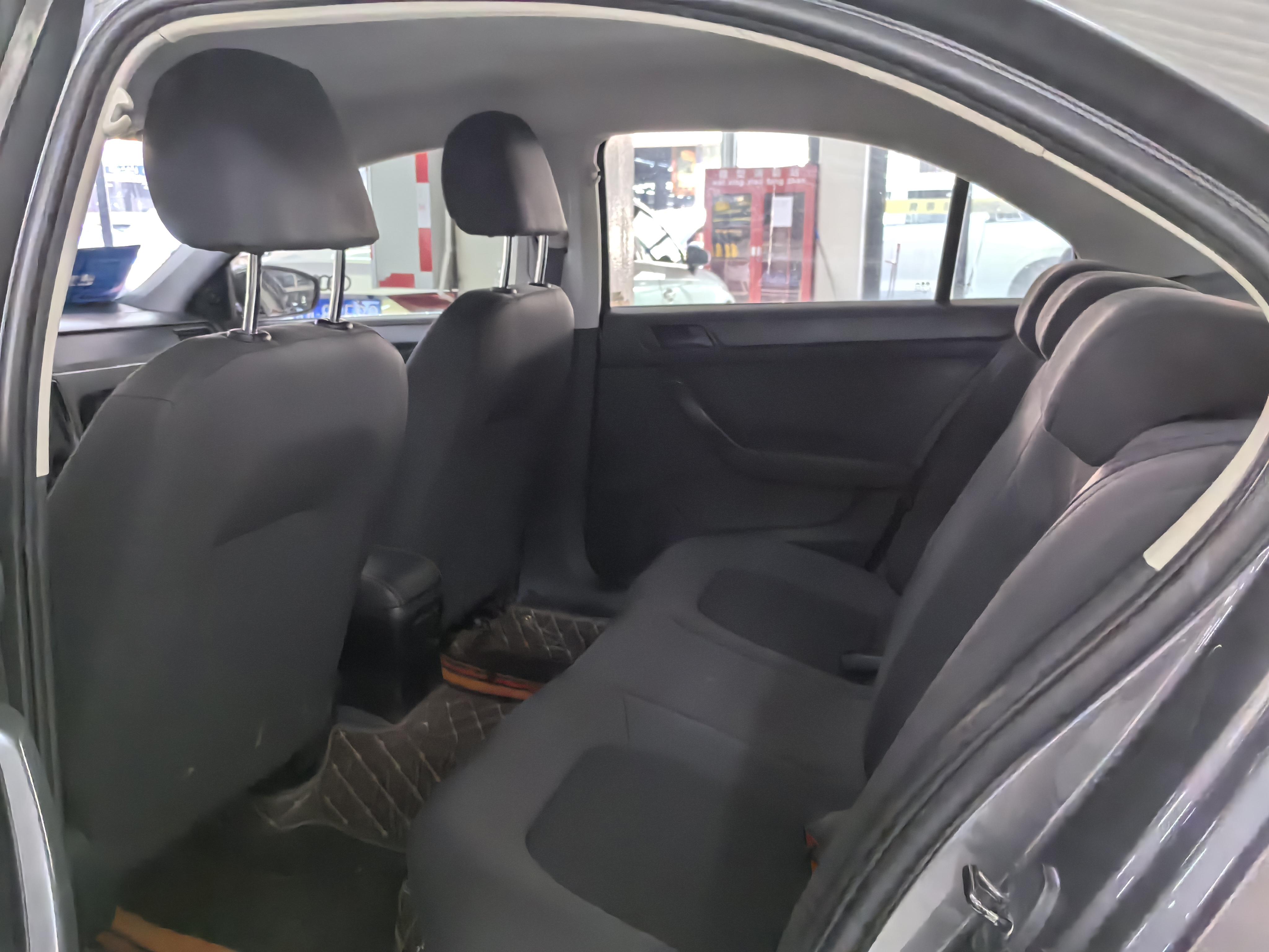 Volkswagen Santana 2013 thumb 8
