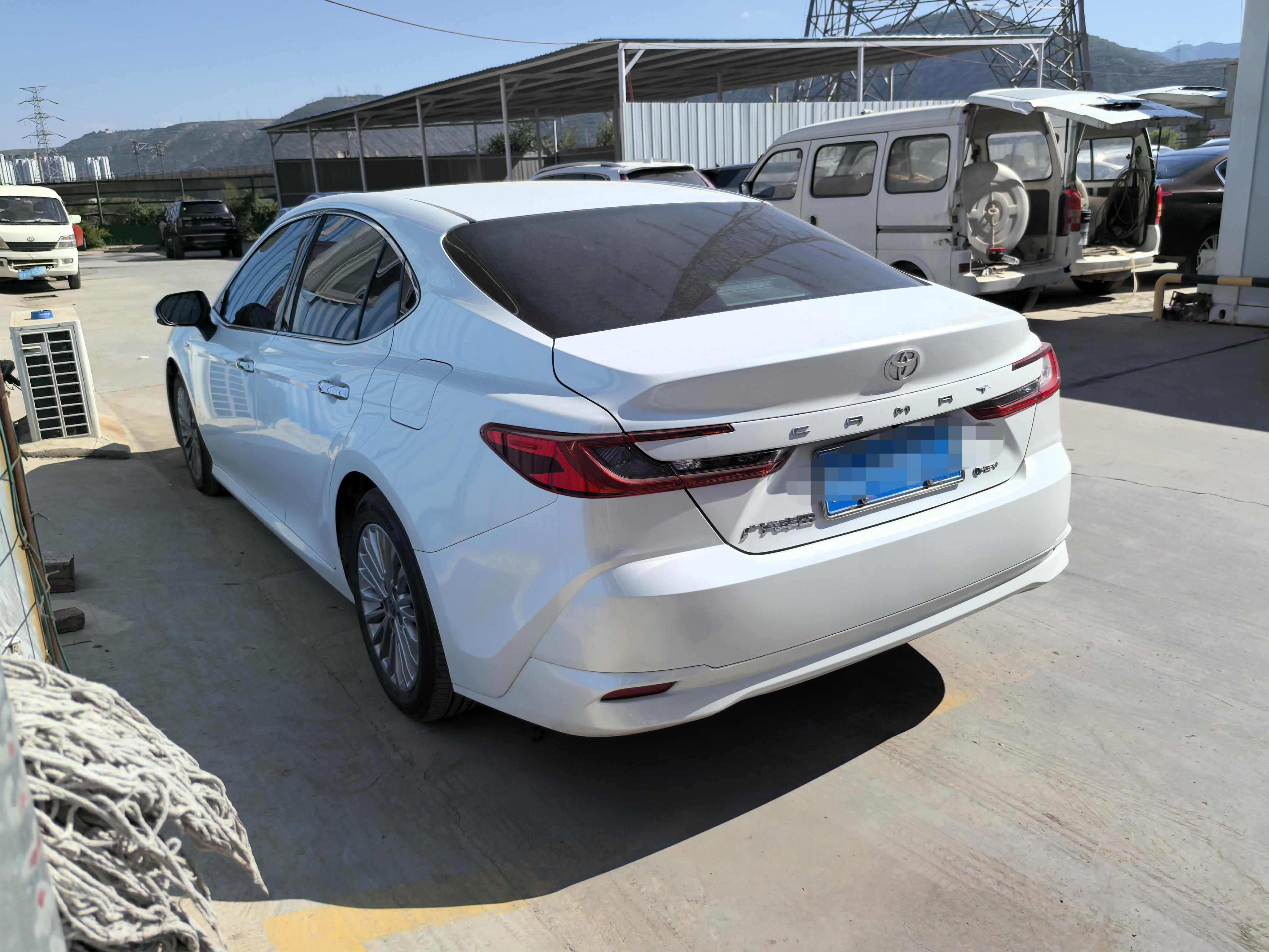 Toyota Camry 2024 thumb 2