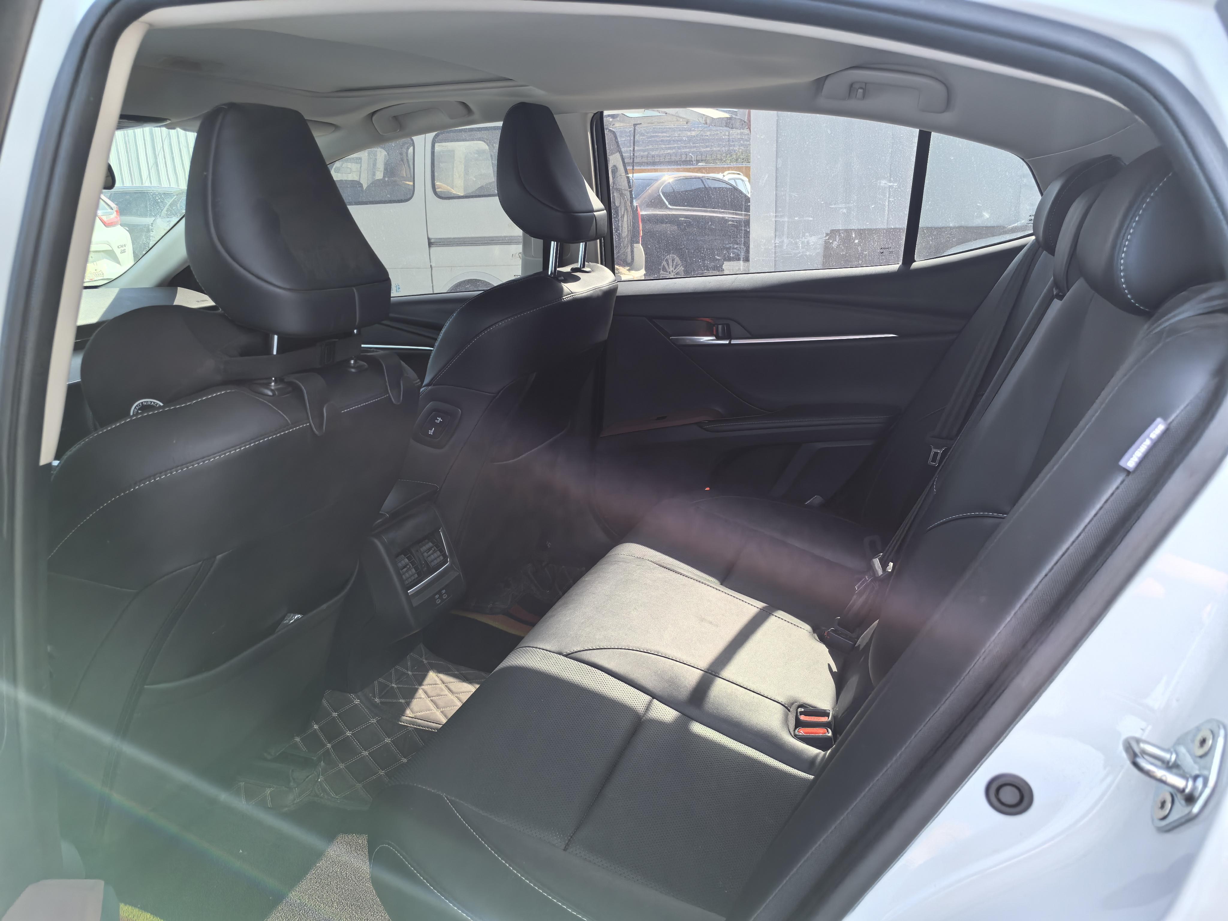 Toyota Camry 2024 thumb 10