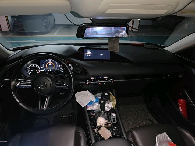 Mazda 3 2020 thumb 3