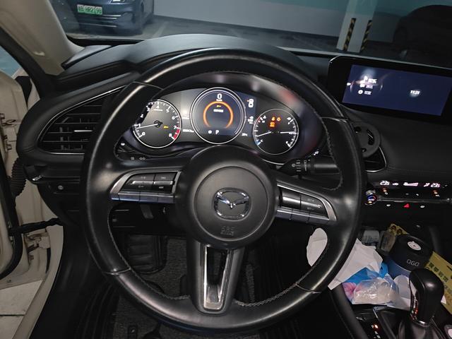 Mazda 3 2020 thumb 5