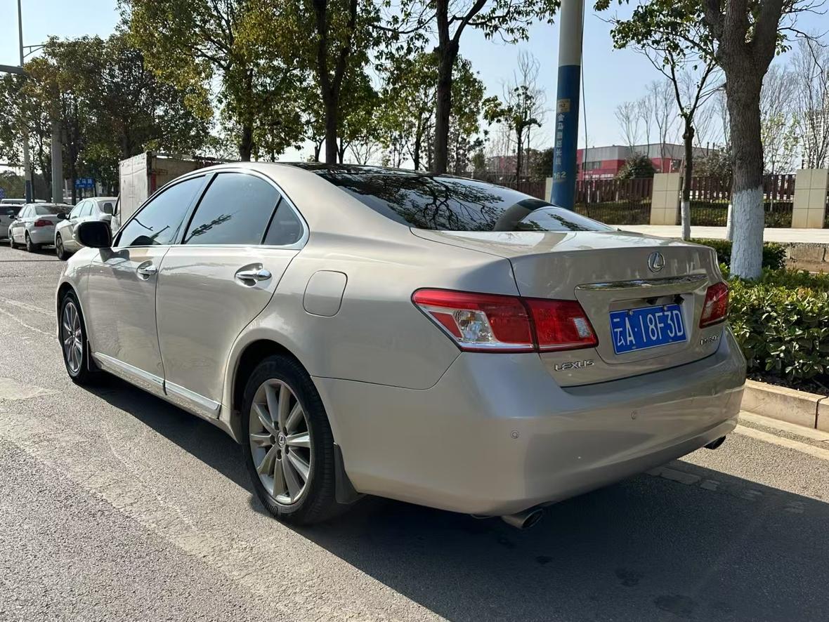 Lexus ES 2010 thumb 2
