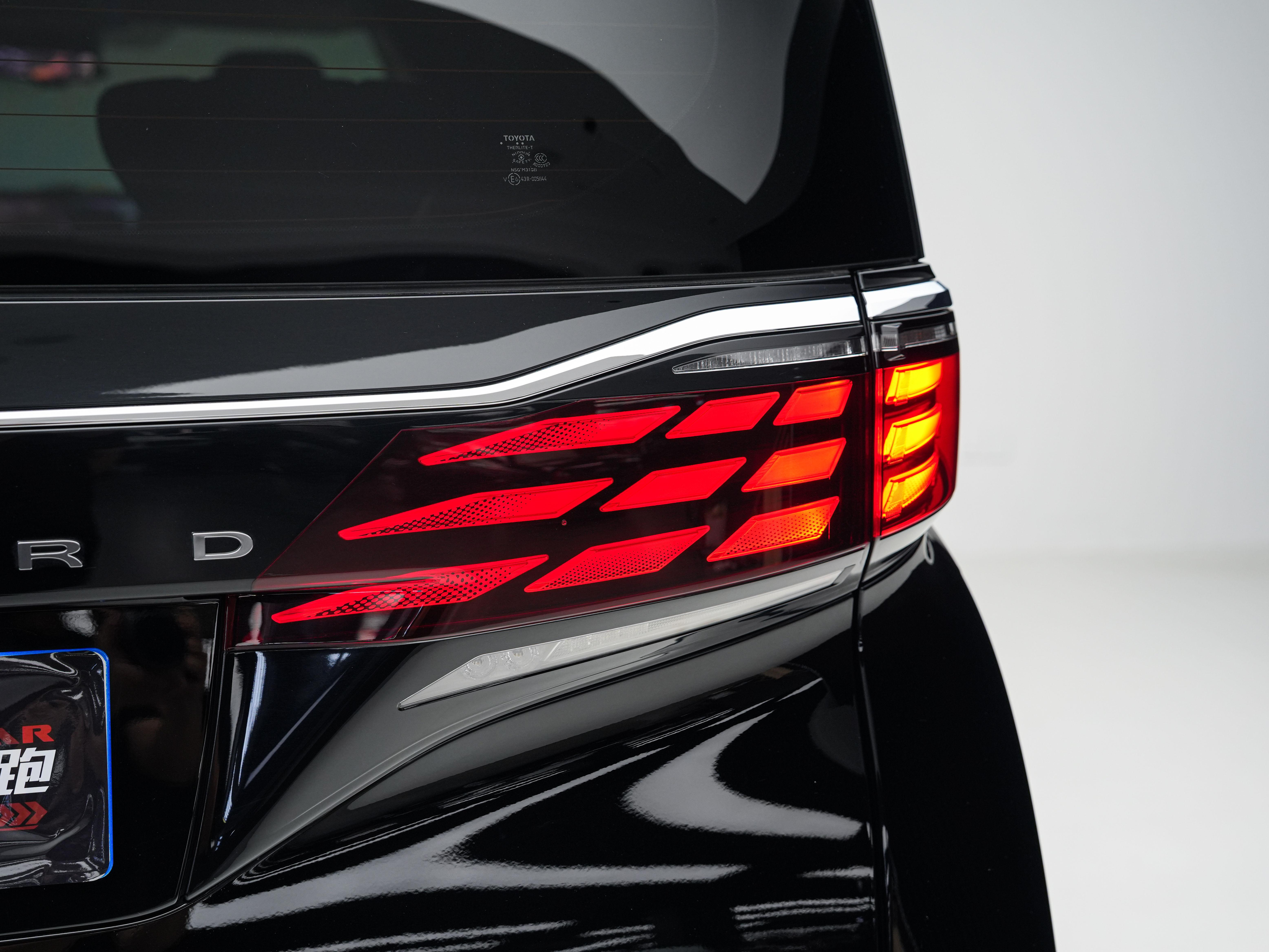 Toyota Alphard 2024 thumb 5