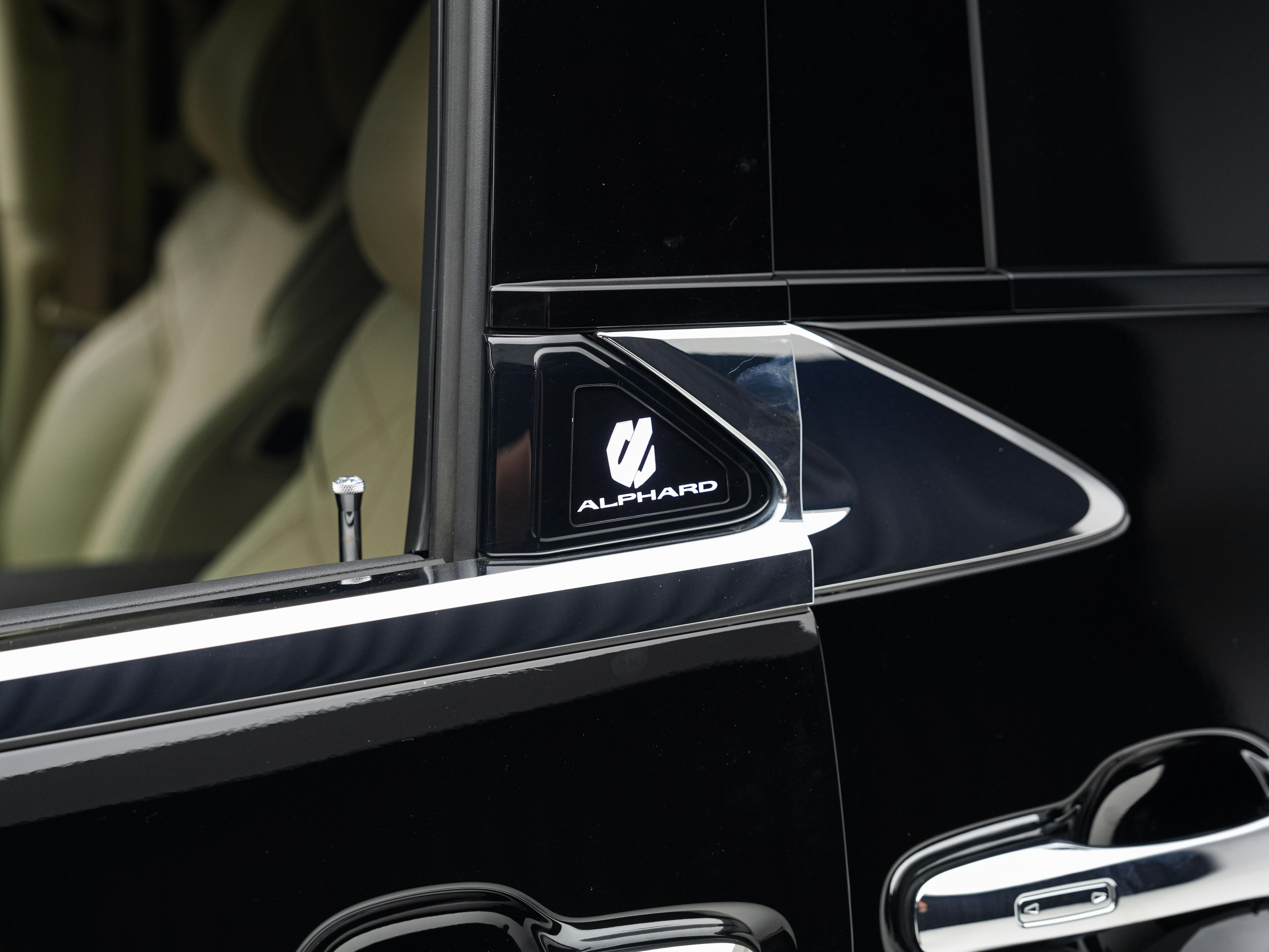Toyota Alphard 2024 thumb 7