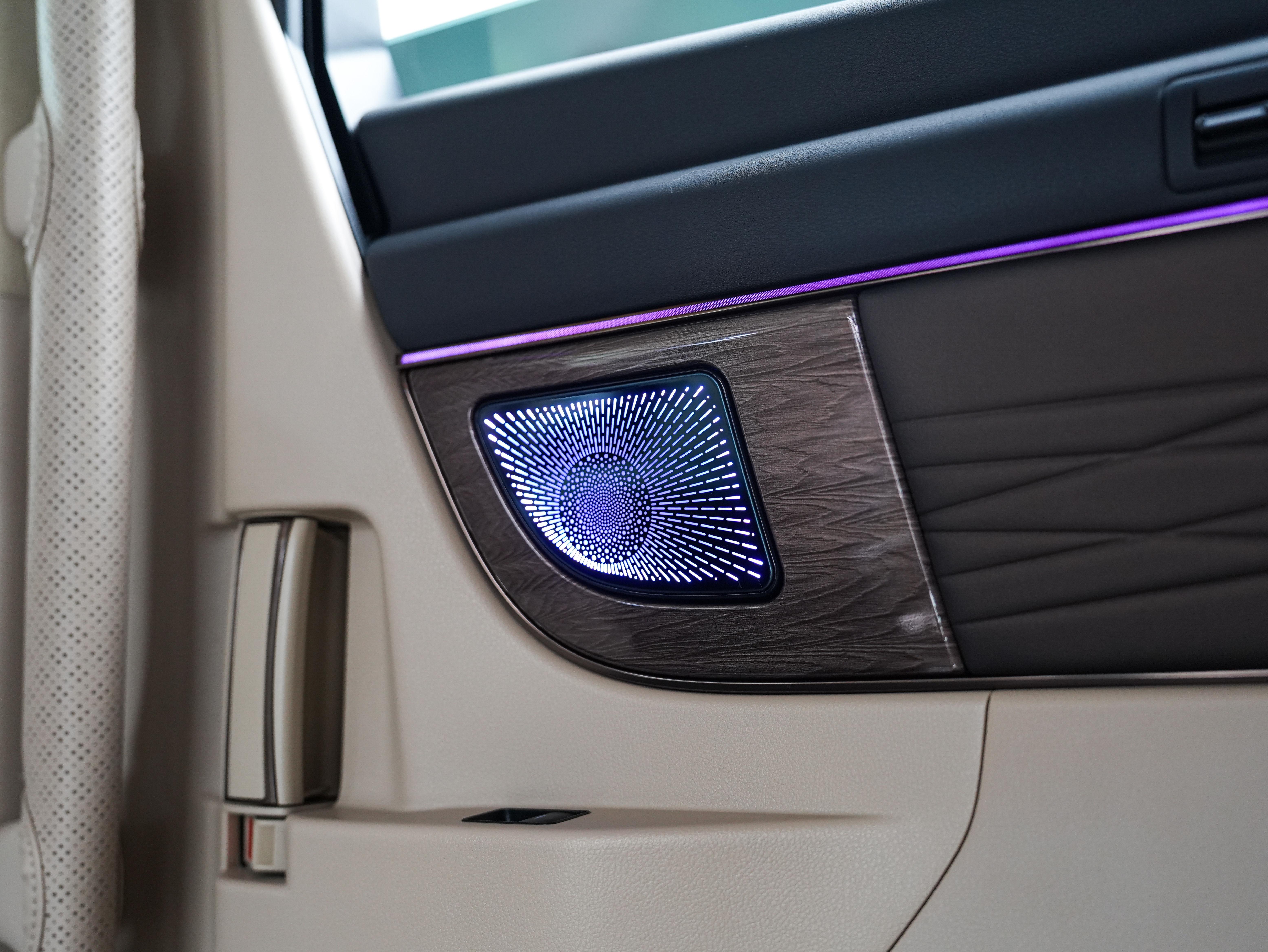 Toyota Alphard 2024 thumb 11