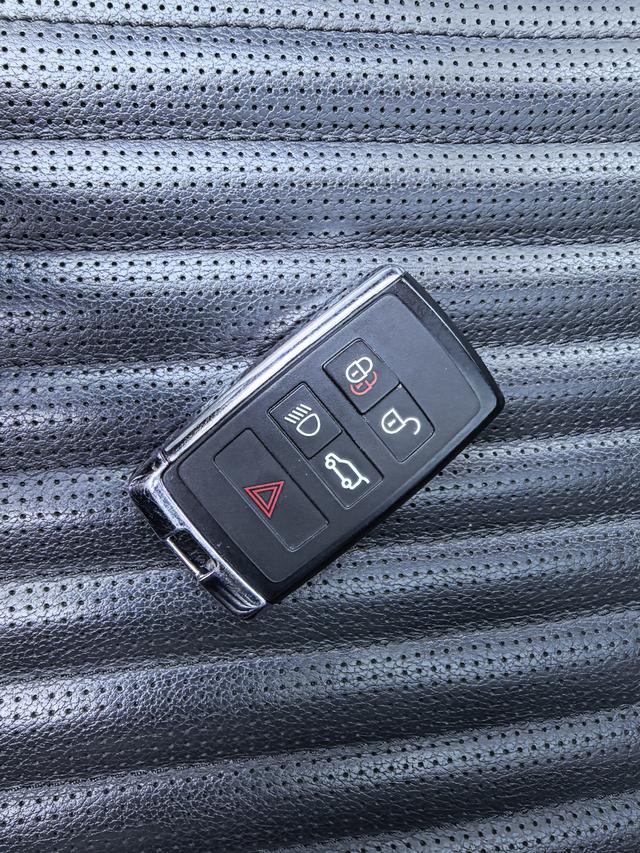 Land Rover Discovery 2023 thumb 9