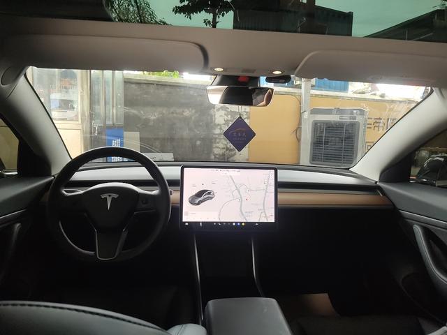 Tesla Model 3 2020 thumb 8