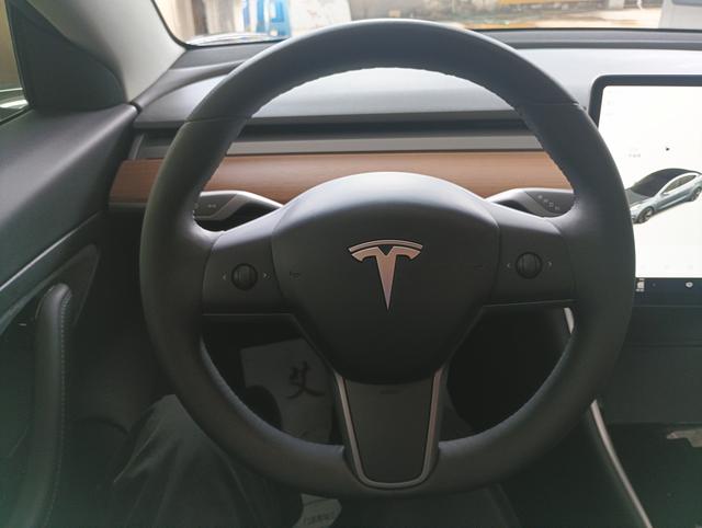 Tesla Model 3 2020 thumb 10