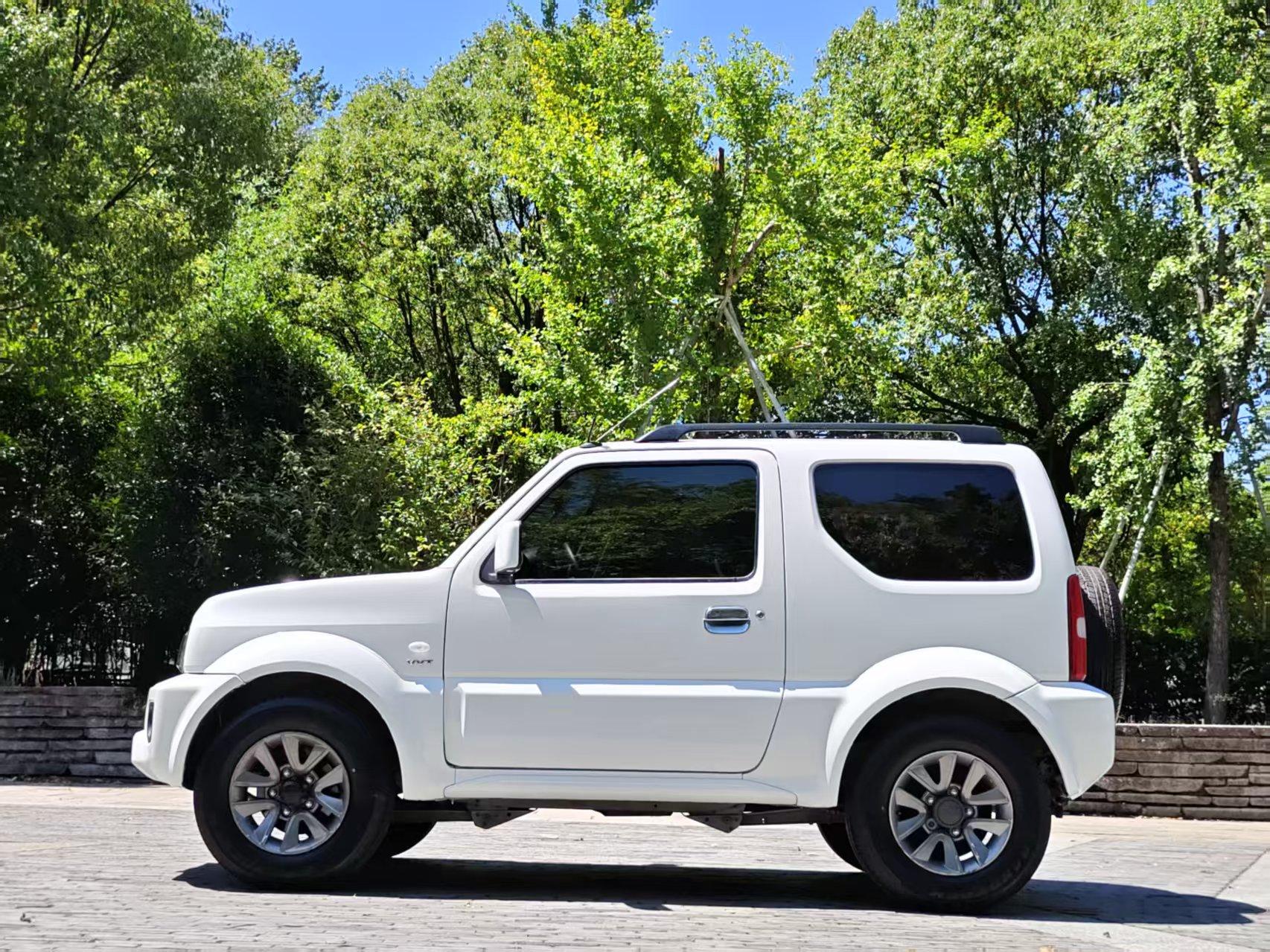 Suzuki Ji Mu Ni 2015 thumb 2
