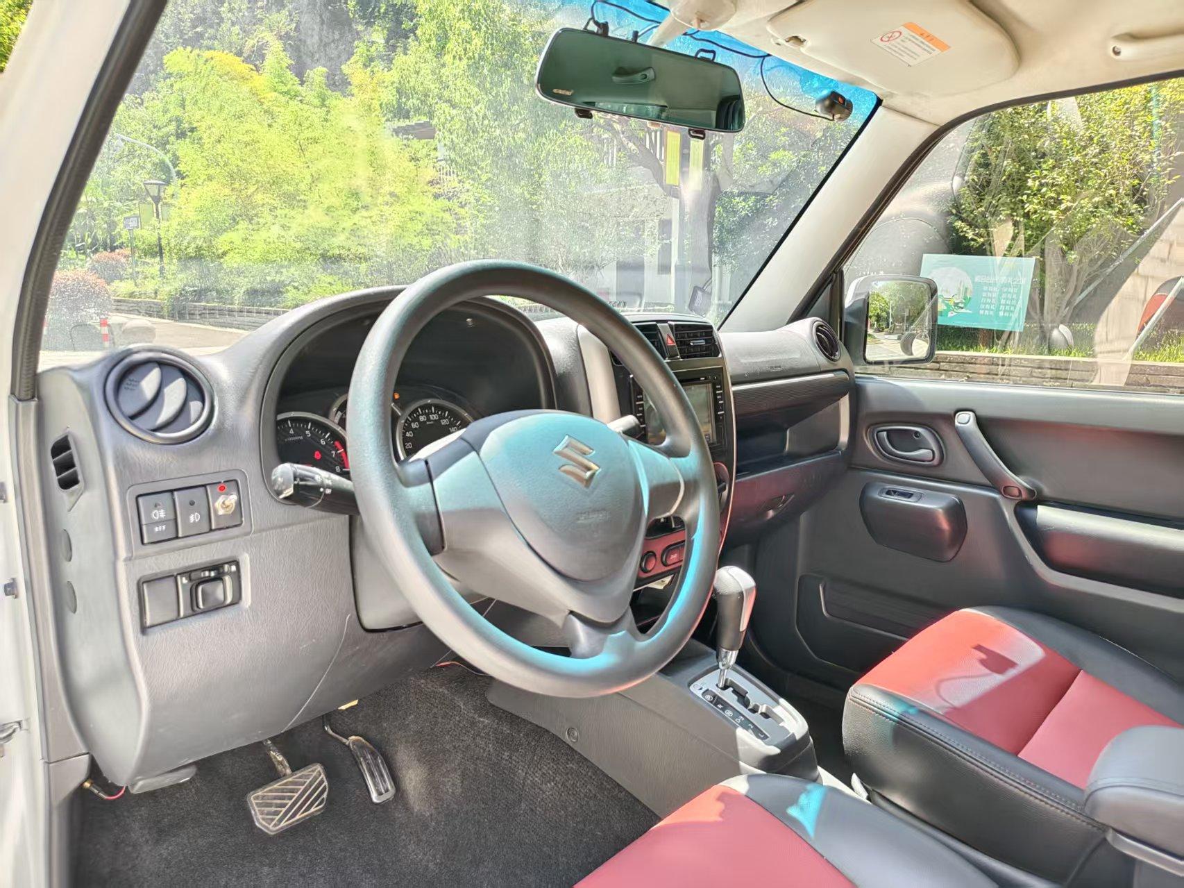 Suzuki Ji Mu Ni 2015 thumb 8