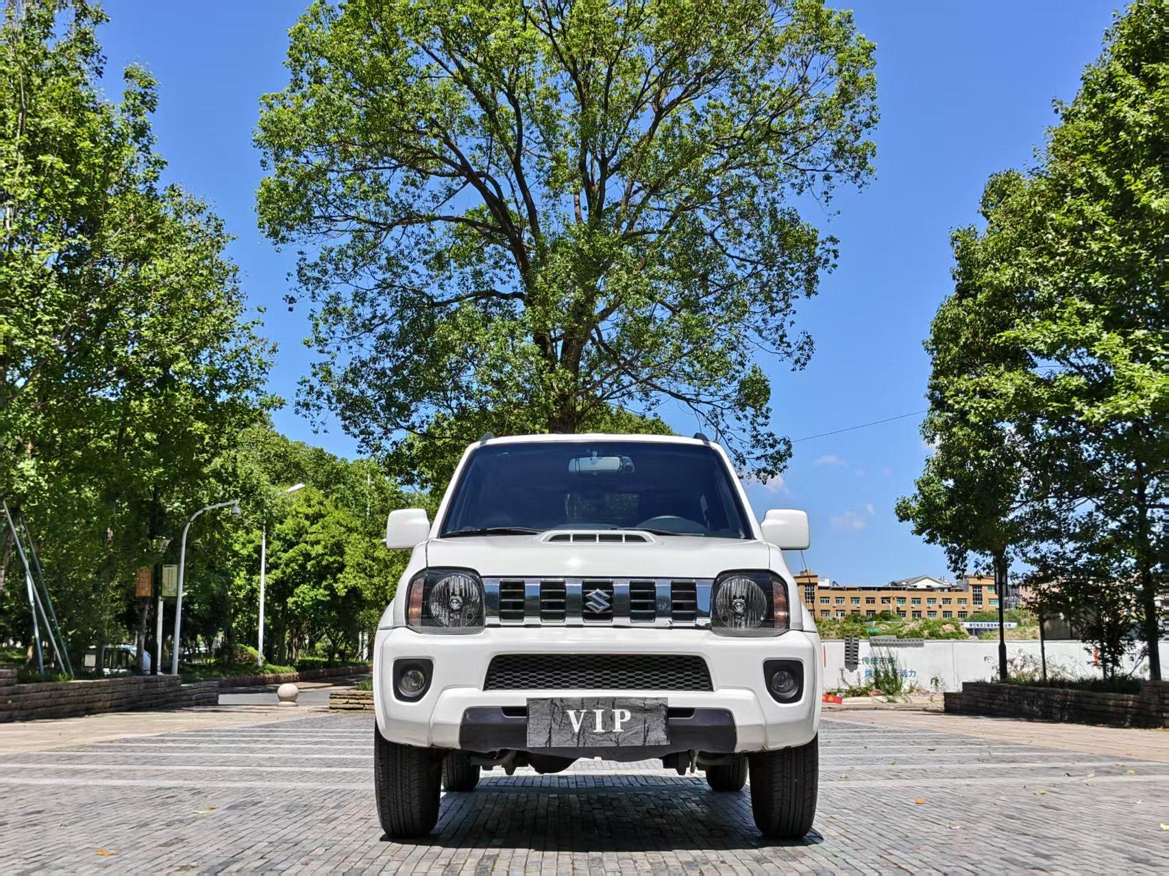 Suzuki Ji Mu Ni 2015 thumb 11