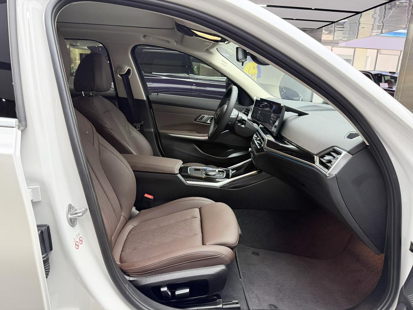 BMW i3 2022 thumb 12