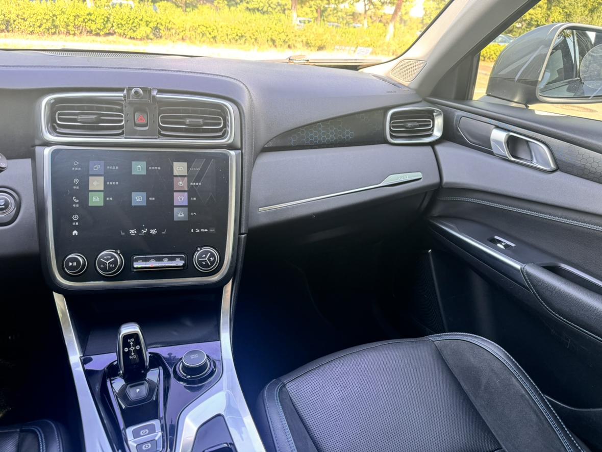 Lynk & Co 01 EM-P 2019 thumb 7