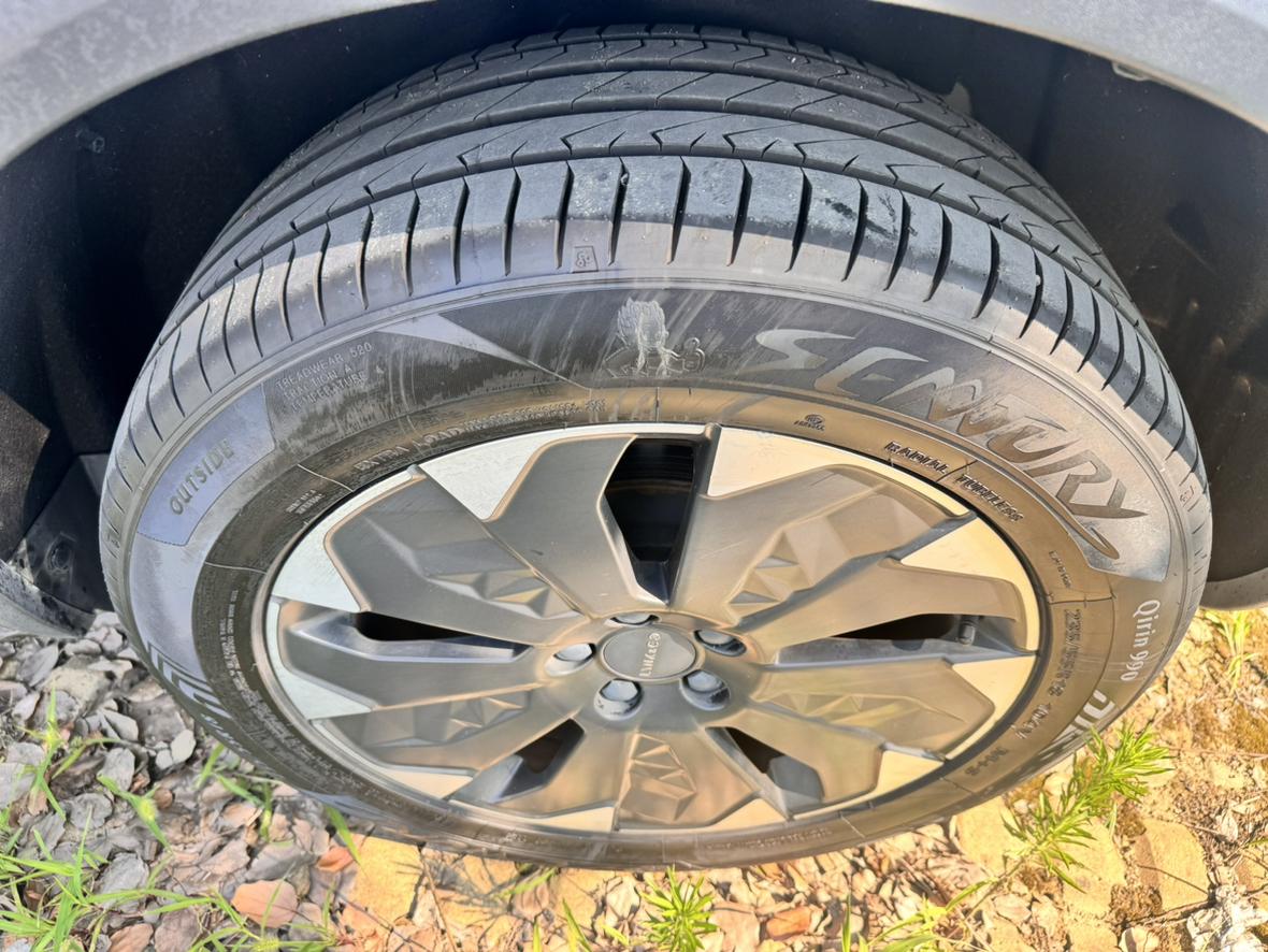 Lynk & Co 01 EM-P 2019 thumb 8