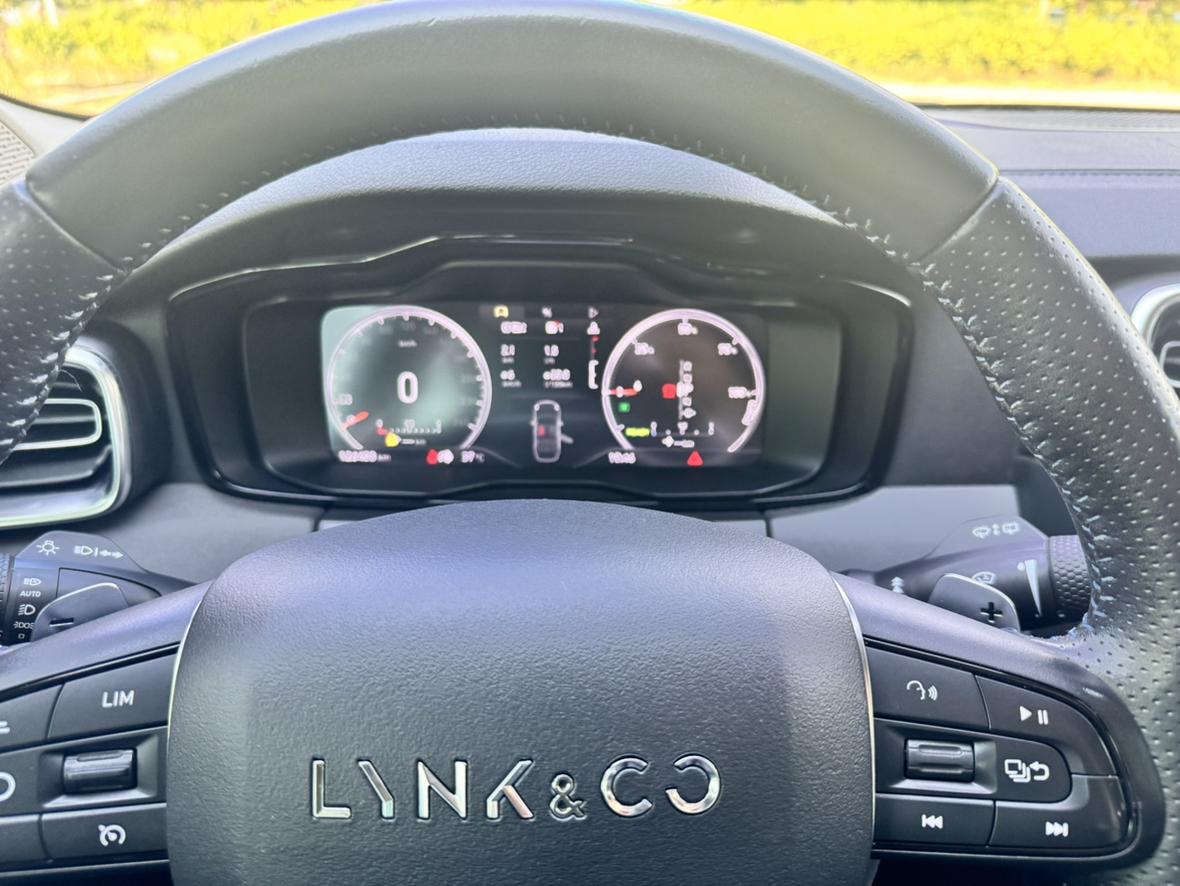 Lynk & Co 01 EM-P 2019 thumb 10