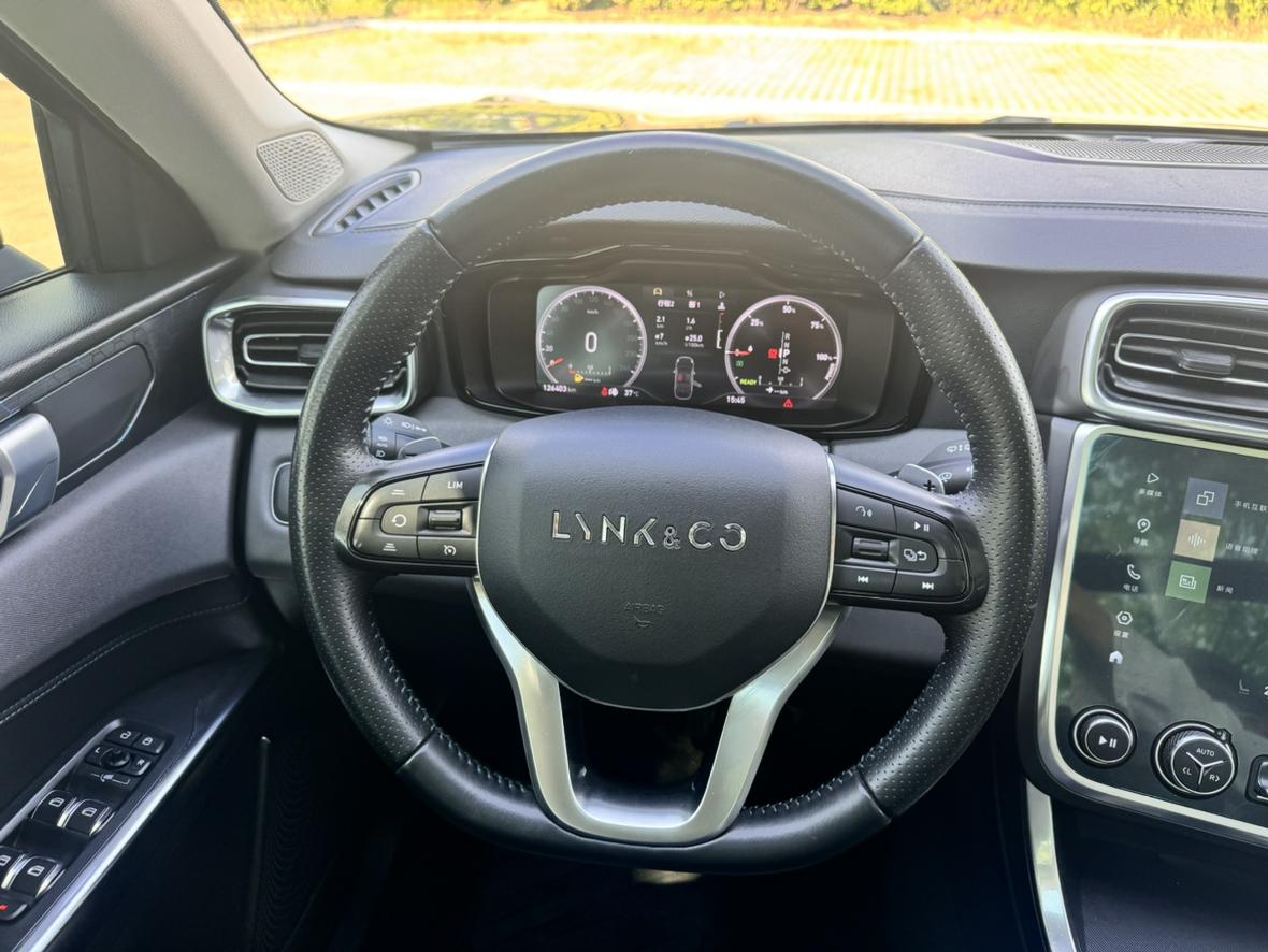 Lynk & Co 01 EM-P 2019 thumb 11