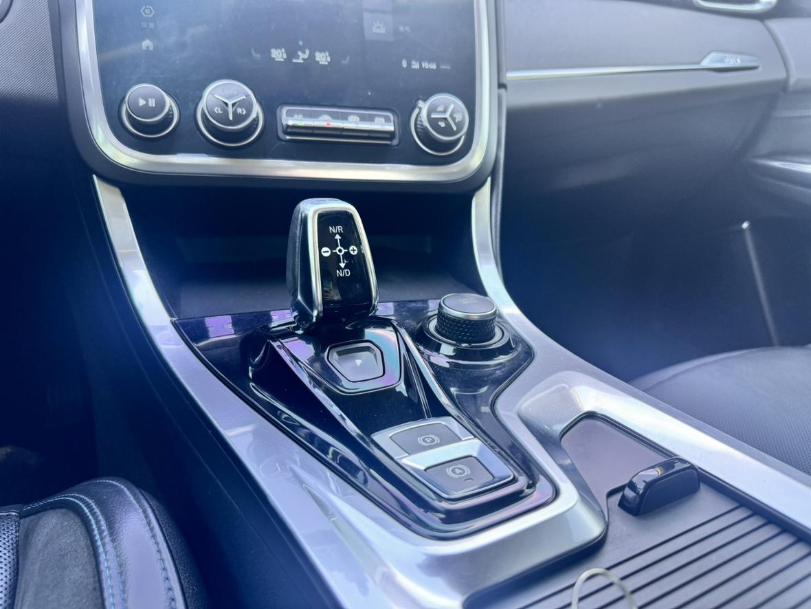 Lynk & Co 01 EM-P 2019 thumb 12