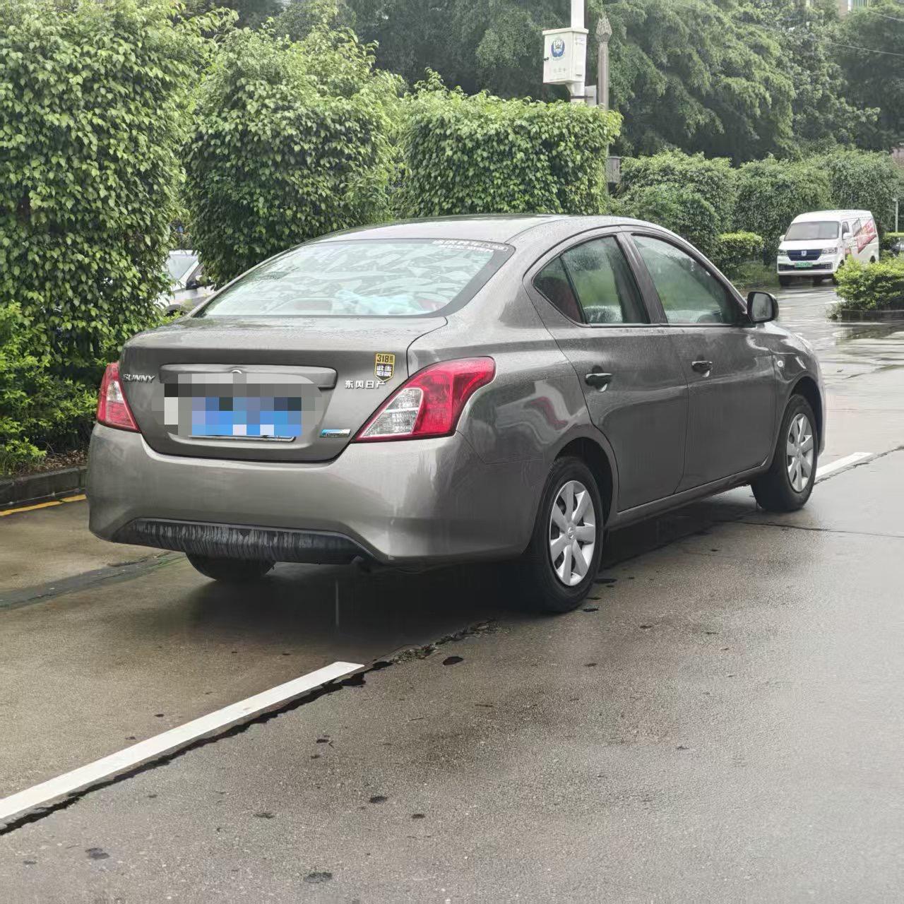 Nissan Sunny 2015 thumb 4